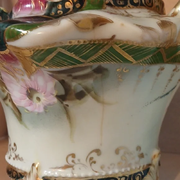 Vintage Elegant Floral Ceramic Art Piece - Picture 4 of 9